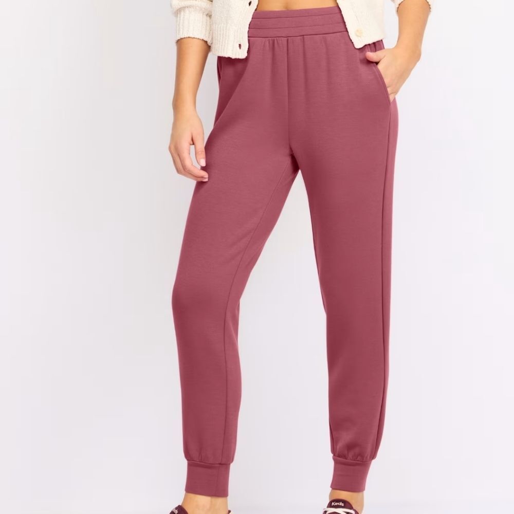 3385 We Wander Performaluxe Jogger Burgundy Medium NWT